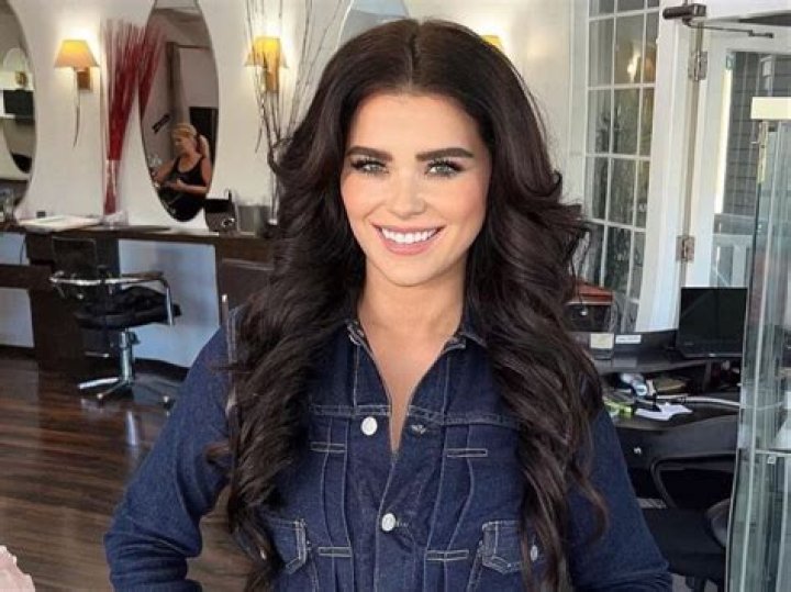 Alexandria Wolfe Height, Weight, Net Worth, Age, Birthday, Wikipedia, Who, Instagram, Biography