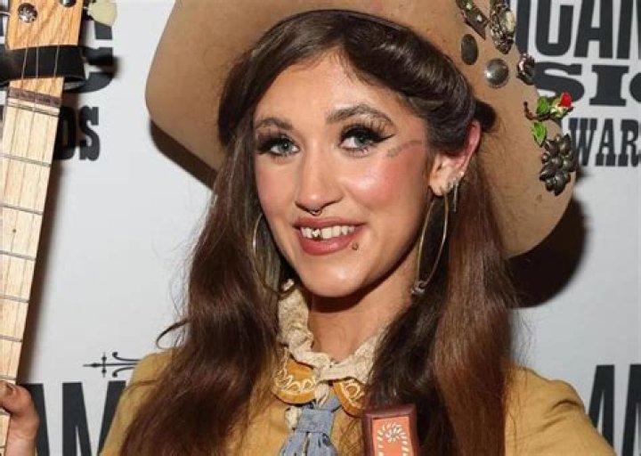 Sharon Farrell Bio (Wiki) ·