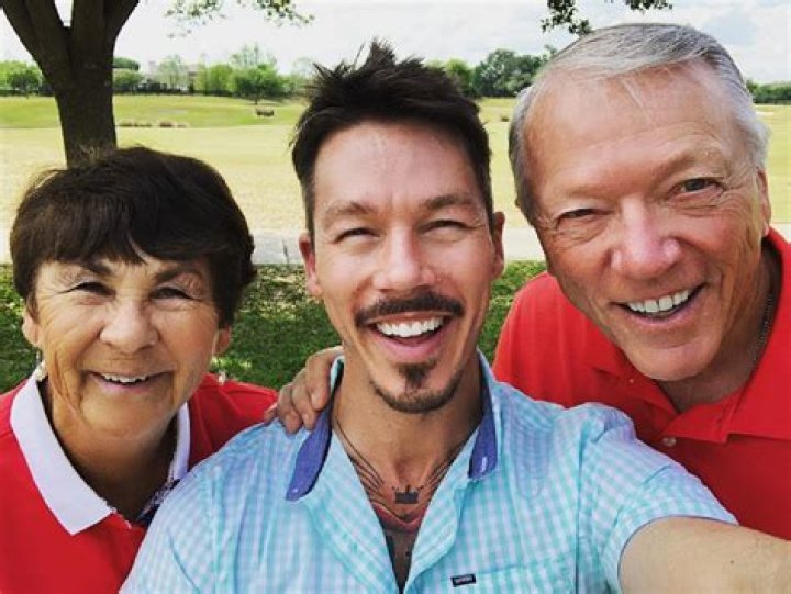 Who Are David Bromstad Parents, Diane And Richard Bromstad? Age, Job |